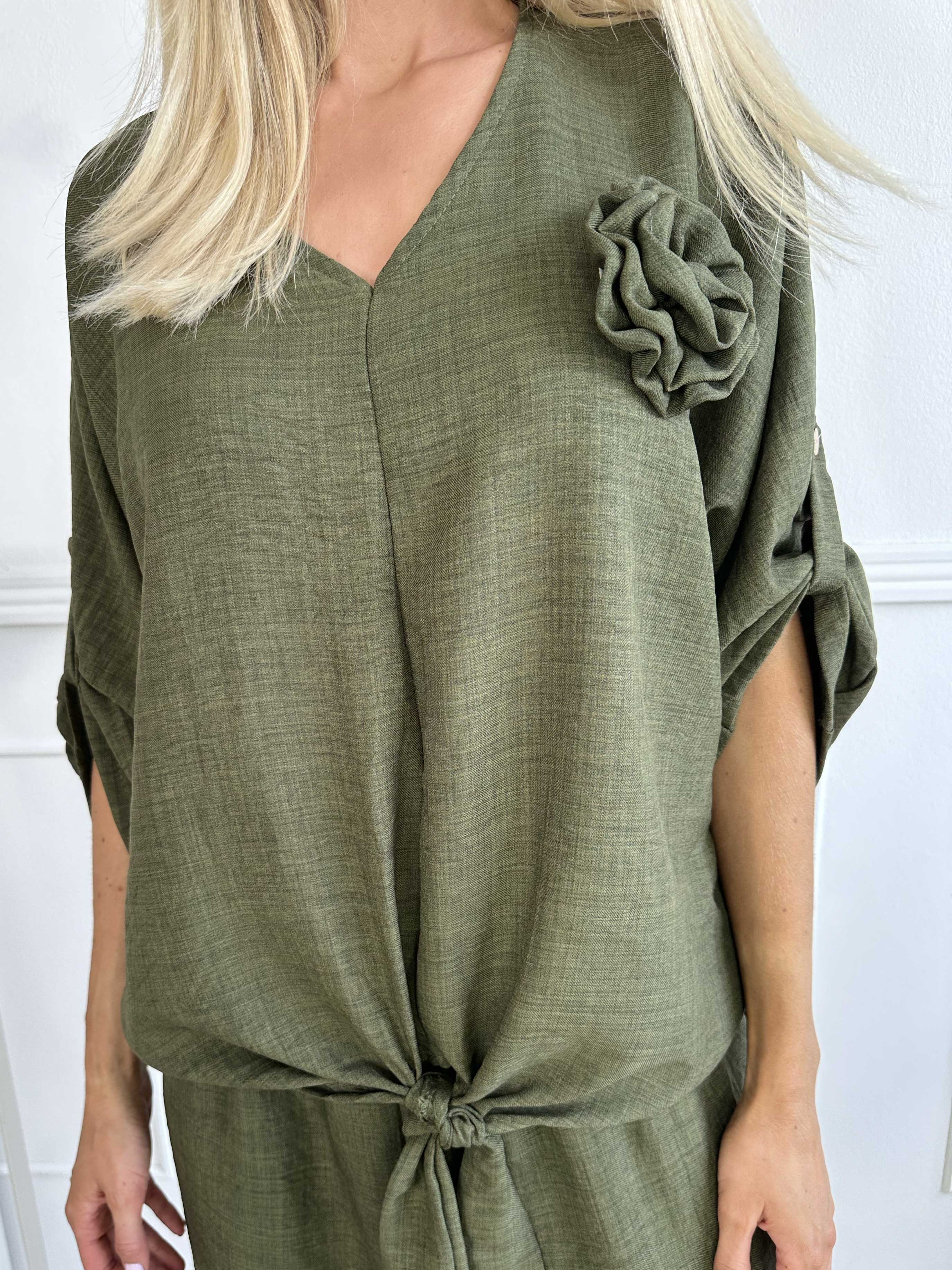 Bella - Sød tunika med knude og aftagelig blomst